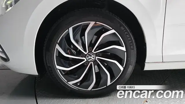 Volkswagen Golf 2022 — Şəkil 23/32
