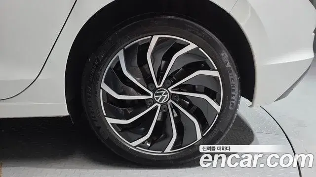 Volkswagen Golf 2022 — Şəkil 15/32