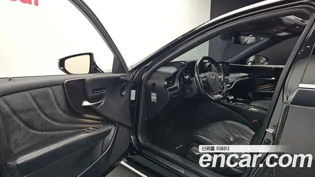 Lexus LS500h 2021 — Photo 12/20