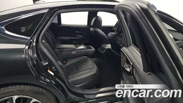 Lexus LS500h 2021 — Photo 18/20