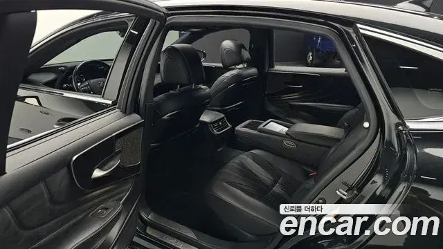 Lexus LS500h 2021 — Photo 6/20