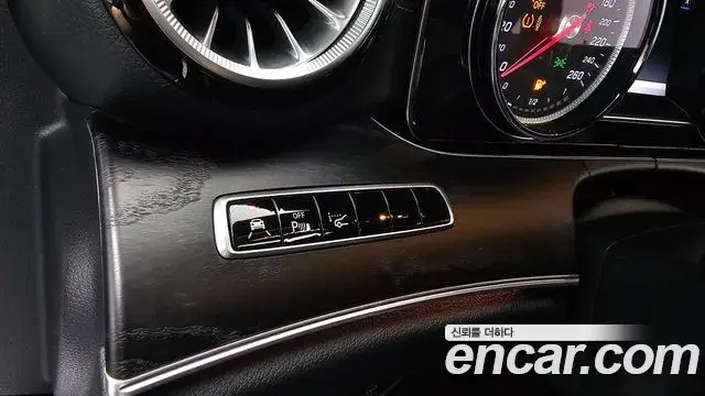 Mercedes-Benz E-Class 2019 — Фото 20/20