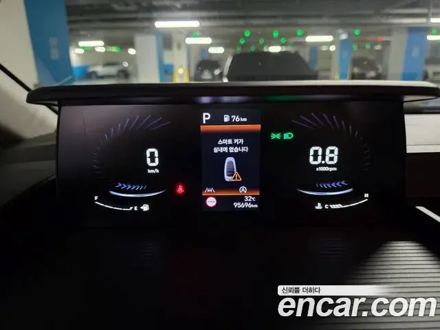 Hyundai Staria 2023 — Photo 9/10