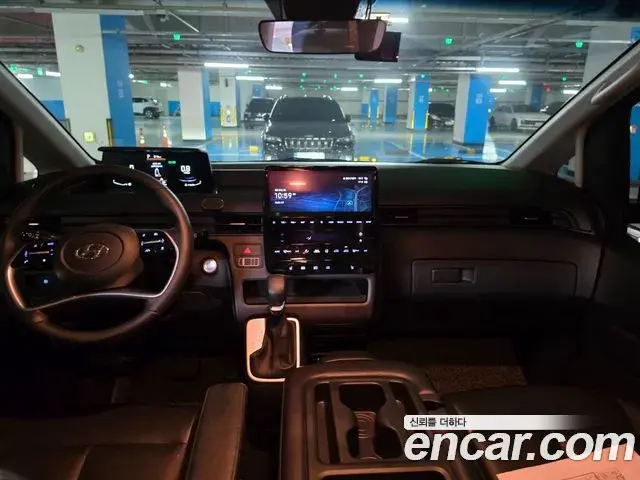 Hyundai Staria 2023 — Photo 8/10