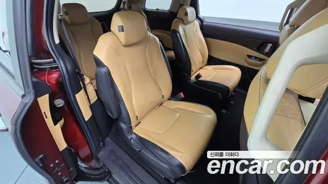 Kia Carnival 2020 — Фото 11/20