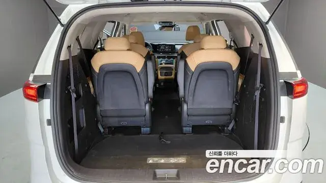 Kia Carnival 2021 — Photo 16/20