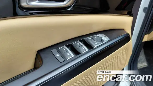 Kia Carnival 2021 — Photo 19/20