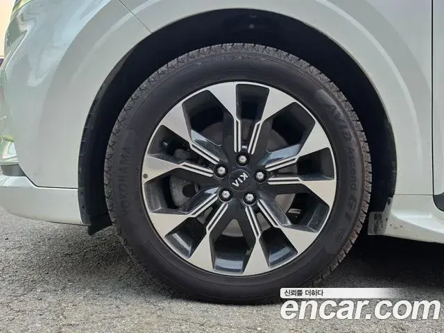 Kia Carnival 2021 — Фото 4/20