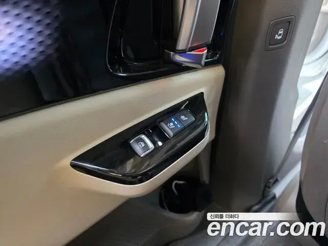 Kia Carnival 2021 — Фото 17/20