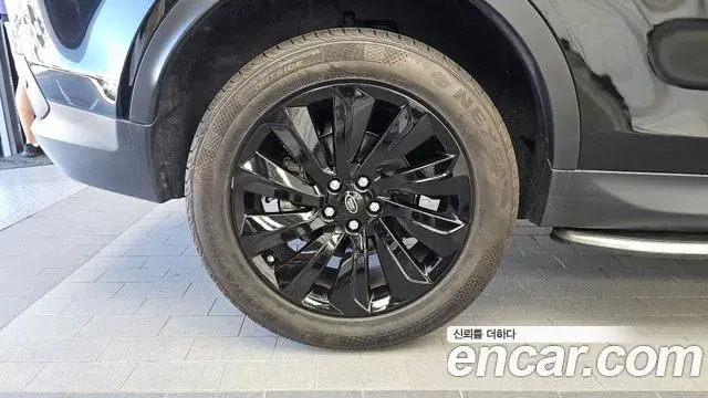 Land Rover Discovery Sport 2020 — Photo 33/35