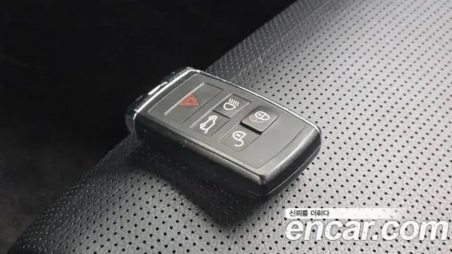 Land Rover Discovery Sport 2020 — Photo 17/35