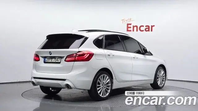 BMW 2 Series Active Tourer 2021 — Фото 2/20
