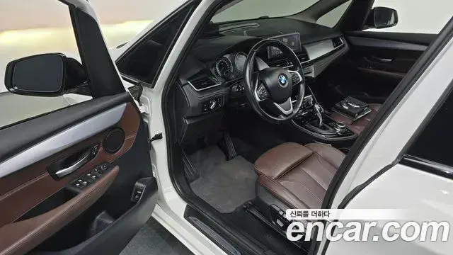 BMW 2 Series Active Tourer 2021 — Фото 10/20