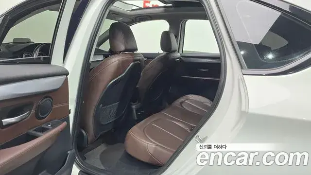 BMW 2 Series Active Tourer 2021 — Фото 11/20