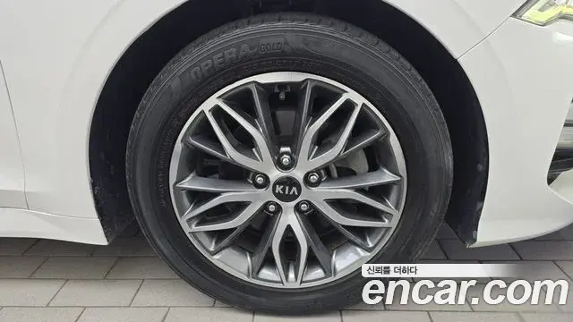 Kia K5 2019 — Şəkil 17/31