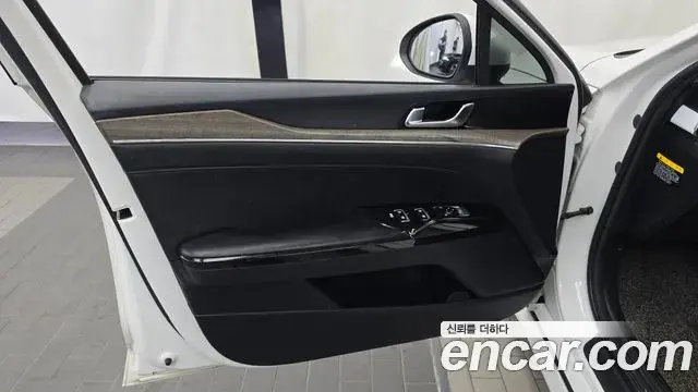 Kia K5 2019 — Şəkil 22/31
