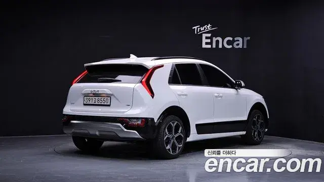 Kia Niro 2022 — Фото 2/20