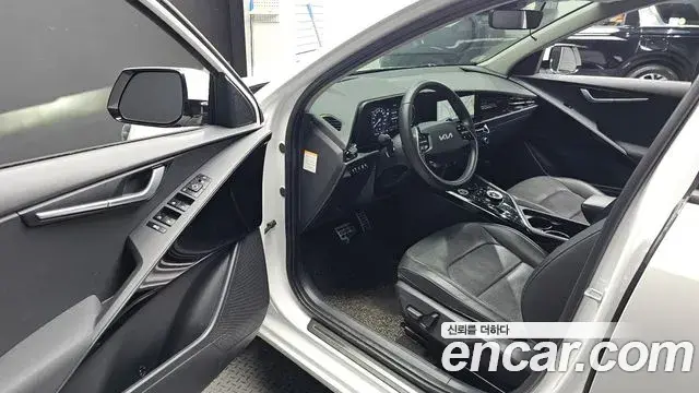 Kia Niro 2022 — Фото 10/20