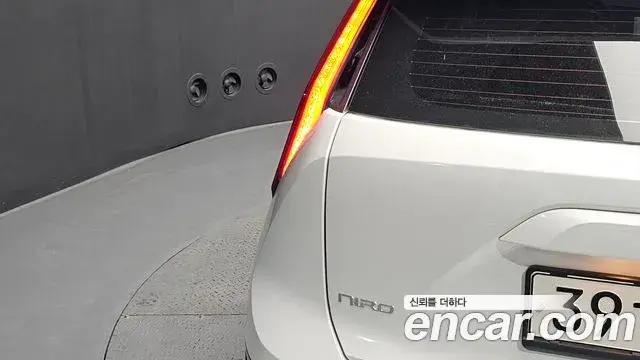 Kia Niro 2022 — Photo 18/34