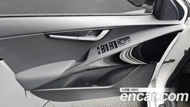 Kia Niro 2022 — Photo 21/34