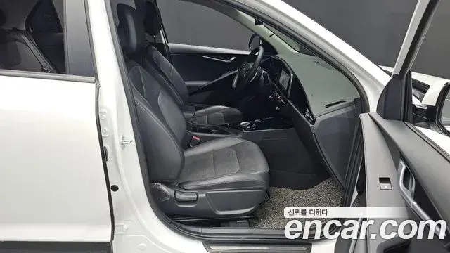 Kia Niro 2022 — Photo 17/34