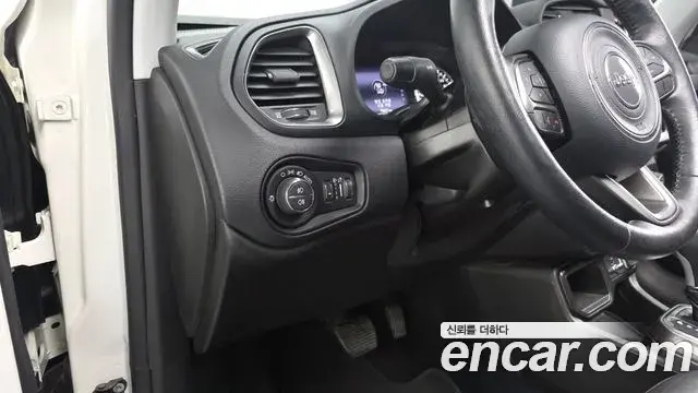 Jeep Renegade 2021 — Фото 13/20