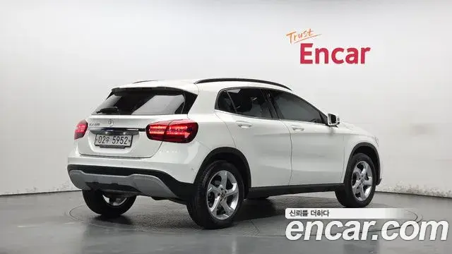 Mercedes-Benz GLA-Class 2019 — Фото 2/20