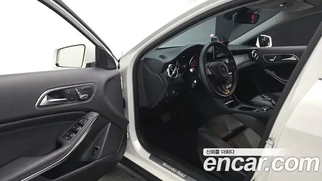 Mercedes-Benz GLA-Class 2019 — Фото 10/20
