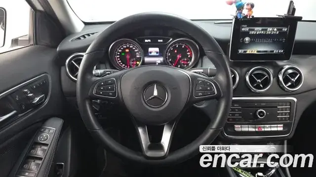 Mercedes-Benz GLA-Class 2019 — Фото 14/20