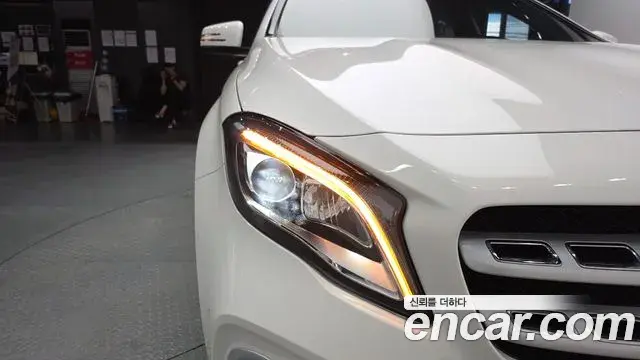 Mercedes-Benz GLA-Class 2019 — Şəkil 22/30