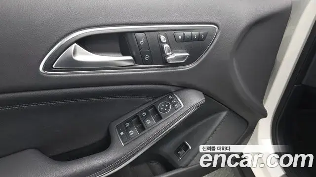 Mercedes-Benz GLA-Class 2019 — Şəkil 13/30