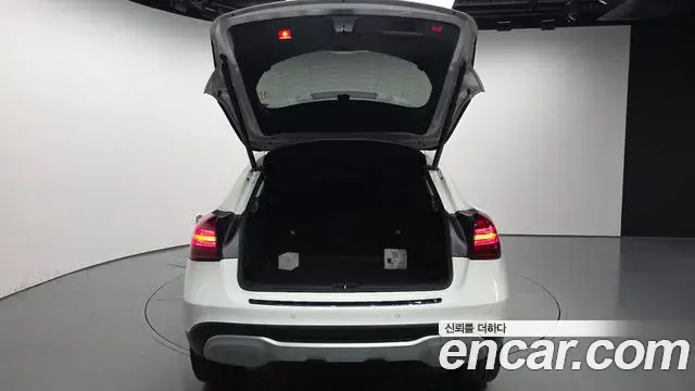 Mercedes-Benz GLA-Class 2019 — Şəkil 5/30