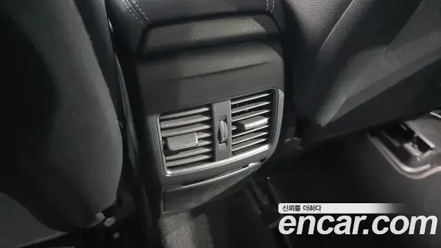 Mercedes-Benz GLA-Class 2019 — Şəkil 25/30