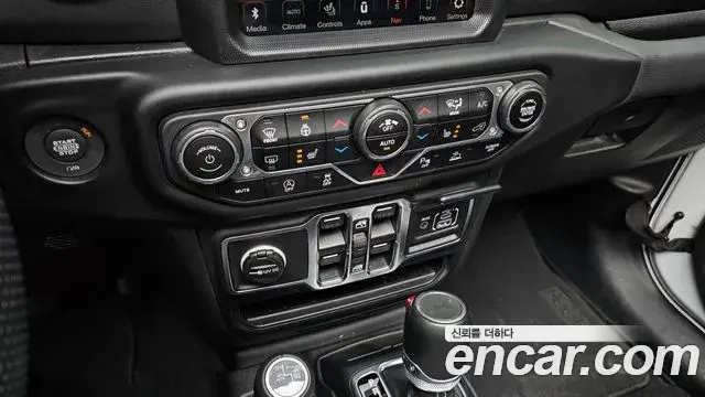 Jeep Wrangler 2023 — Фото 18/20