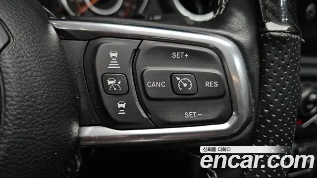 Jeep Wrangler 2023 — Фото 19/20