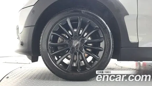 Mini Cooper Clubman 2023 — Photo 5/20