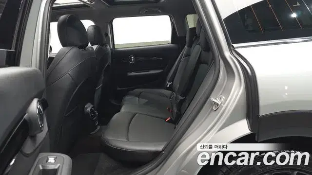 Mini Cooper Clubman 2023 — Photo 12/20