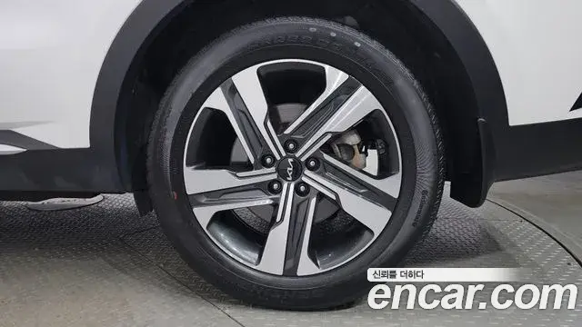 Kia Sorento 2022 — Фото 5/20