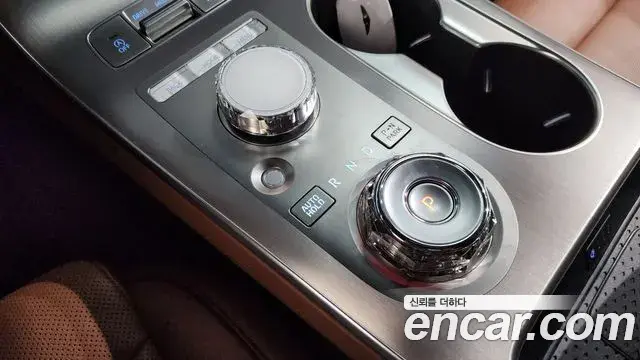 Genesis GV70 2025 — Photo 28/34