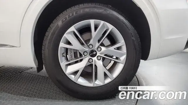 Genesis GV70 2025 — Photo 8/34