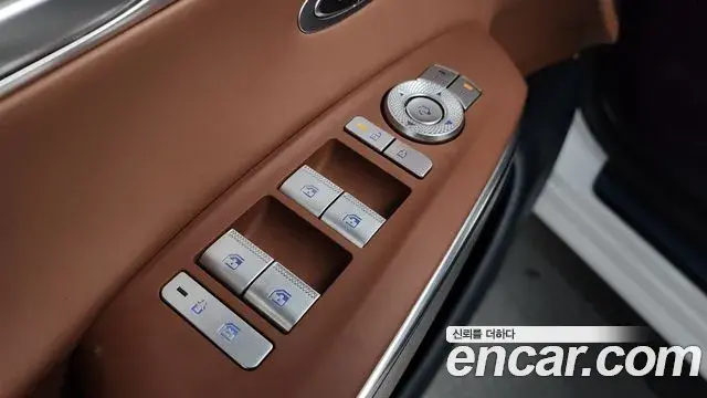 Genesis GV70 2025 — Photo 16/34