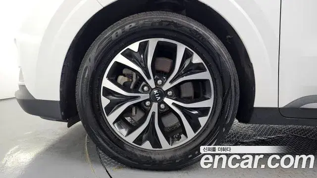 Kia Carnival 2021 — Photo 5/20