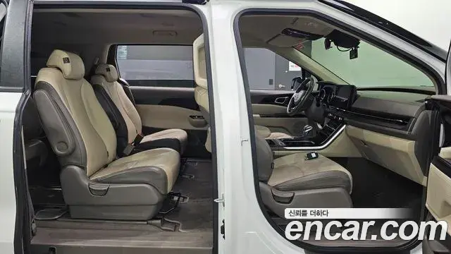 Kia Carnival 2021 — Photo 12/20