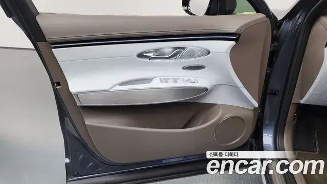 Genesis GV70 2024 — ფოტო 19/37