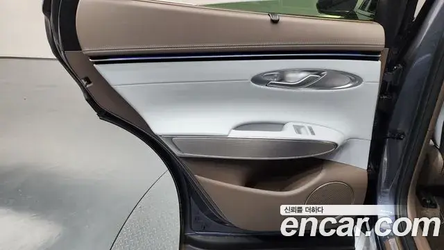 Genesis GV70 2024 — ფოტო 27/37