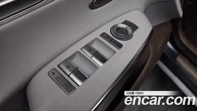 Genesis GV70 2024 — ფოტო 31/37