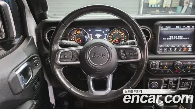 Jeep Wrangler 2021 — Фото 12/20