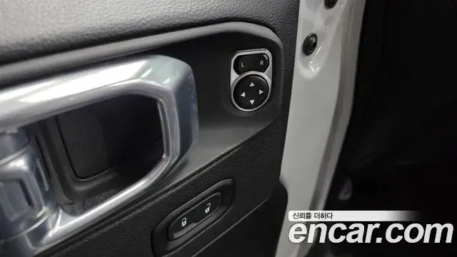Jeep Wrangler 2021 — Фото 13/20