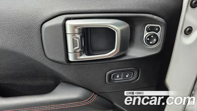 Jeep Wrangler 2019 — Фото 17/20