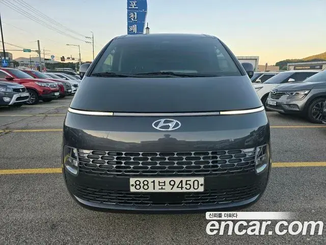 Hyundai Staria 2023 — Photo 14/20